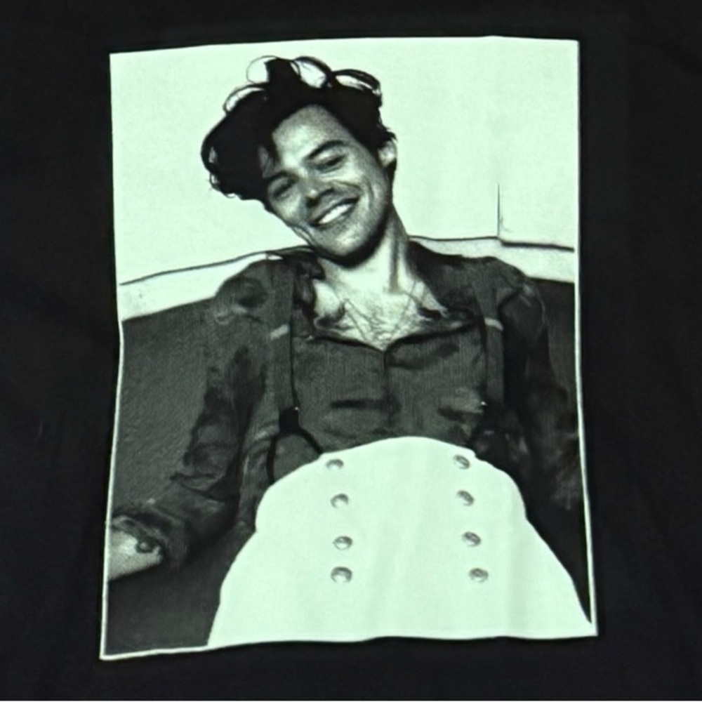 Black Harry Styles Love On Tour 2021 tee #HarryStyles #LoveOnTour
Small - Picture 2 of 7